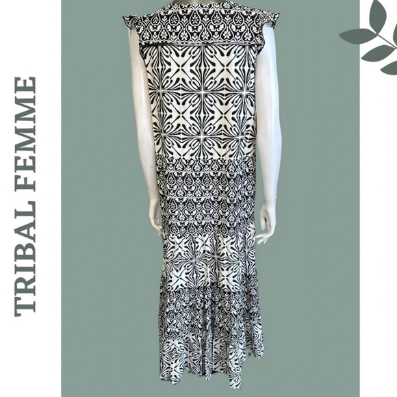 Tribal Lined Combo Print Maxi Dress w/Drawstring
Black 8880-3647-0002 Size
Small - Picture 5 of 6